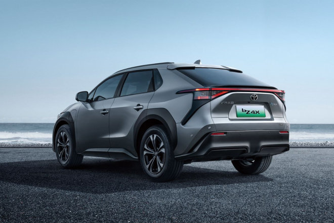 “8系”新车混战，谁能率先出圈？