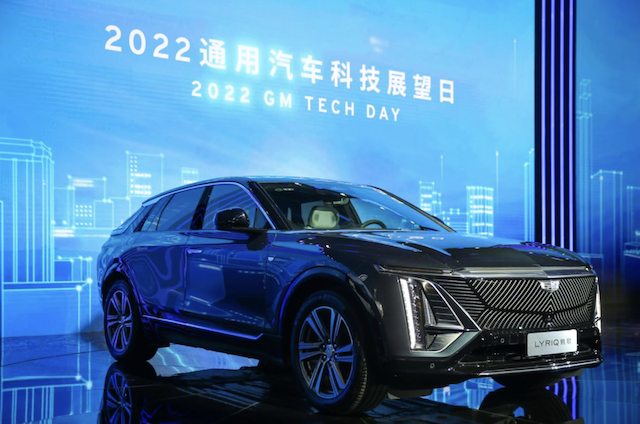 国际车企电动化退潮：700亿美元减值背后，谁在踩刹车？