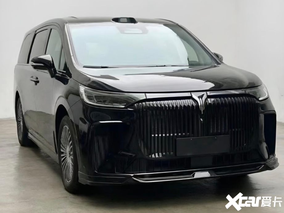 岚图梦想家冠军版31.99万预售!问界同款智驾3月上市